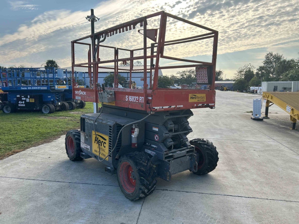 2018 Skyjack SJ-6832RT-3