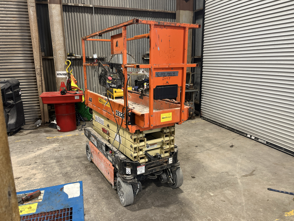 2017 JLG 1932R-2