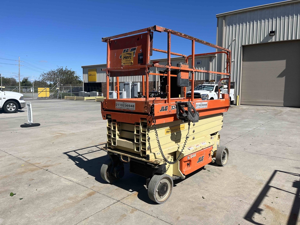 2018 JLG 3246ES-4