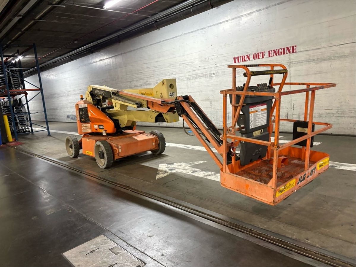 2018 JLG E450AJ-5