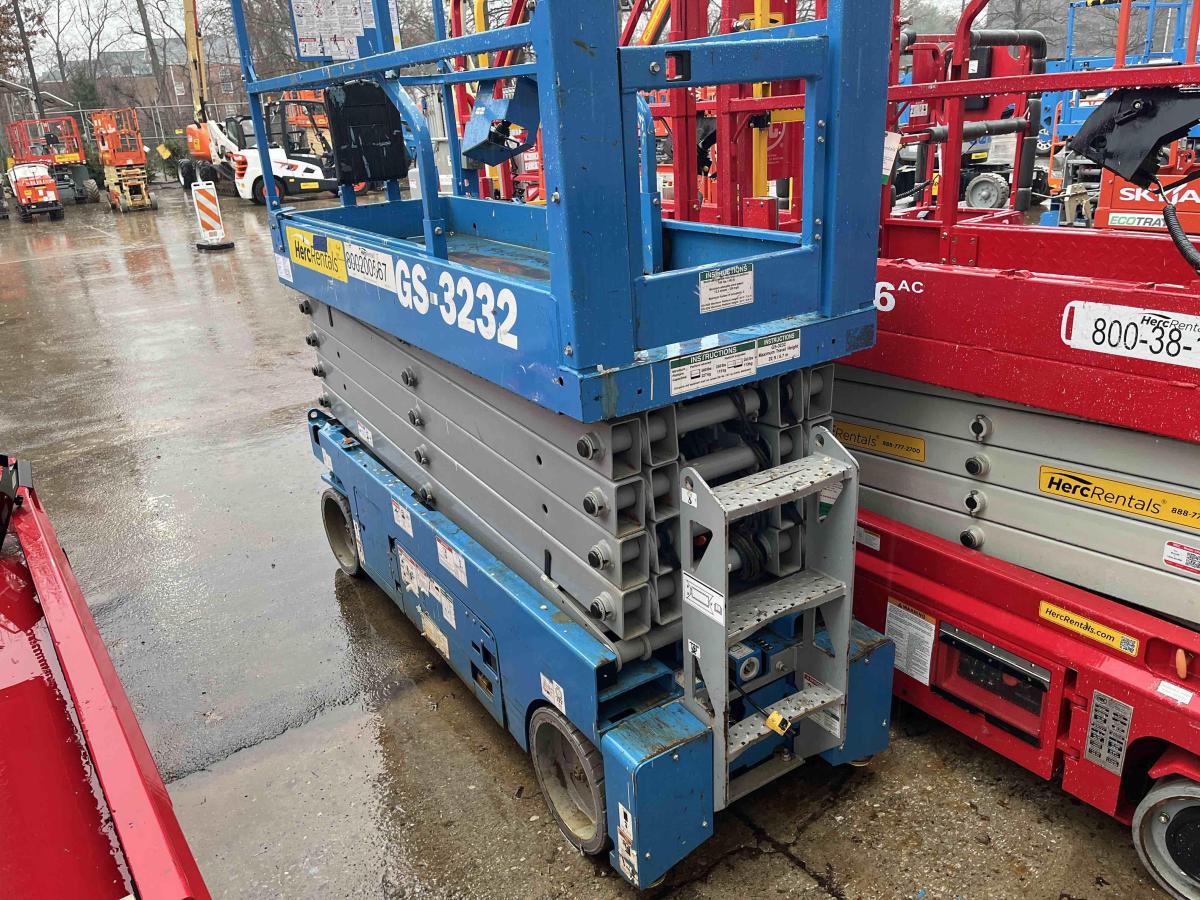 2018 Genie GS-3232