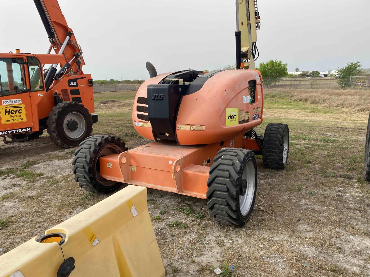 2017 JLG 600AJ