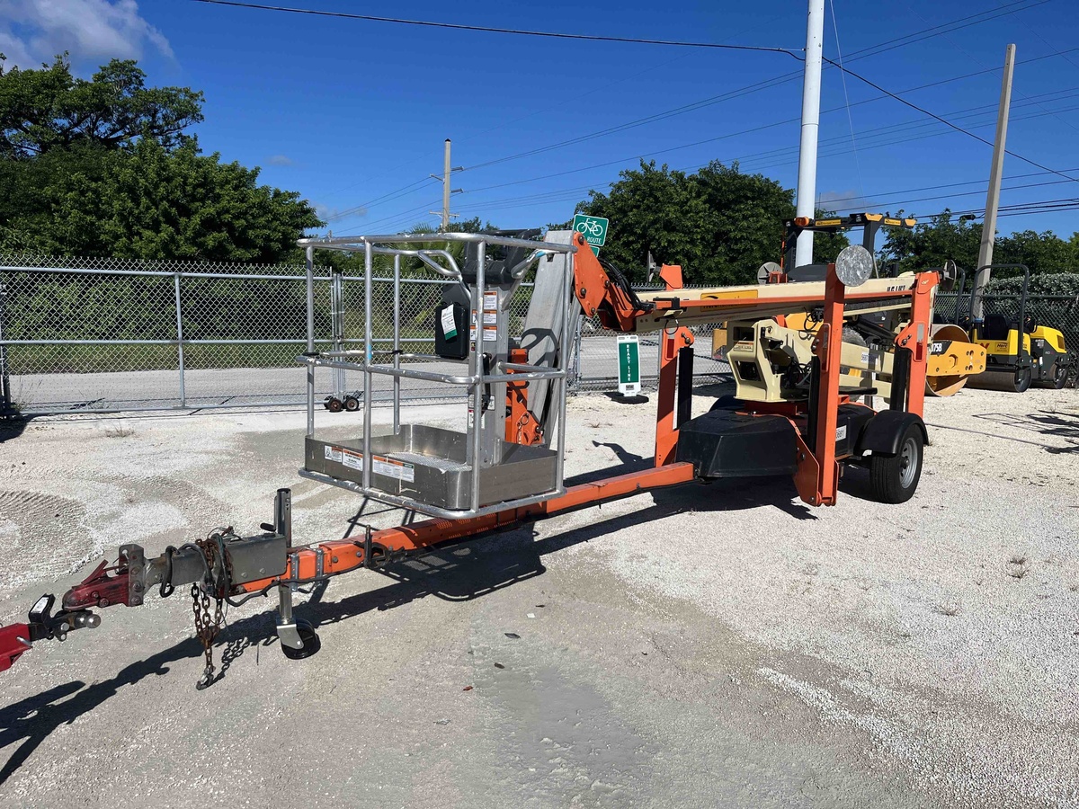2017 JLG T500J