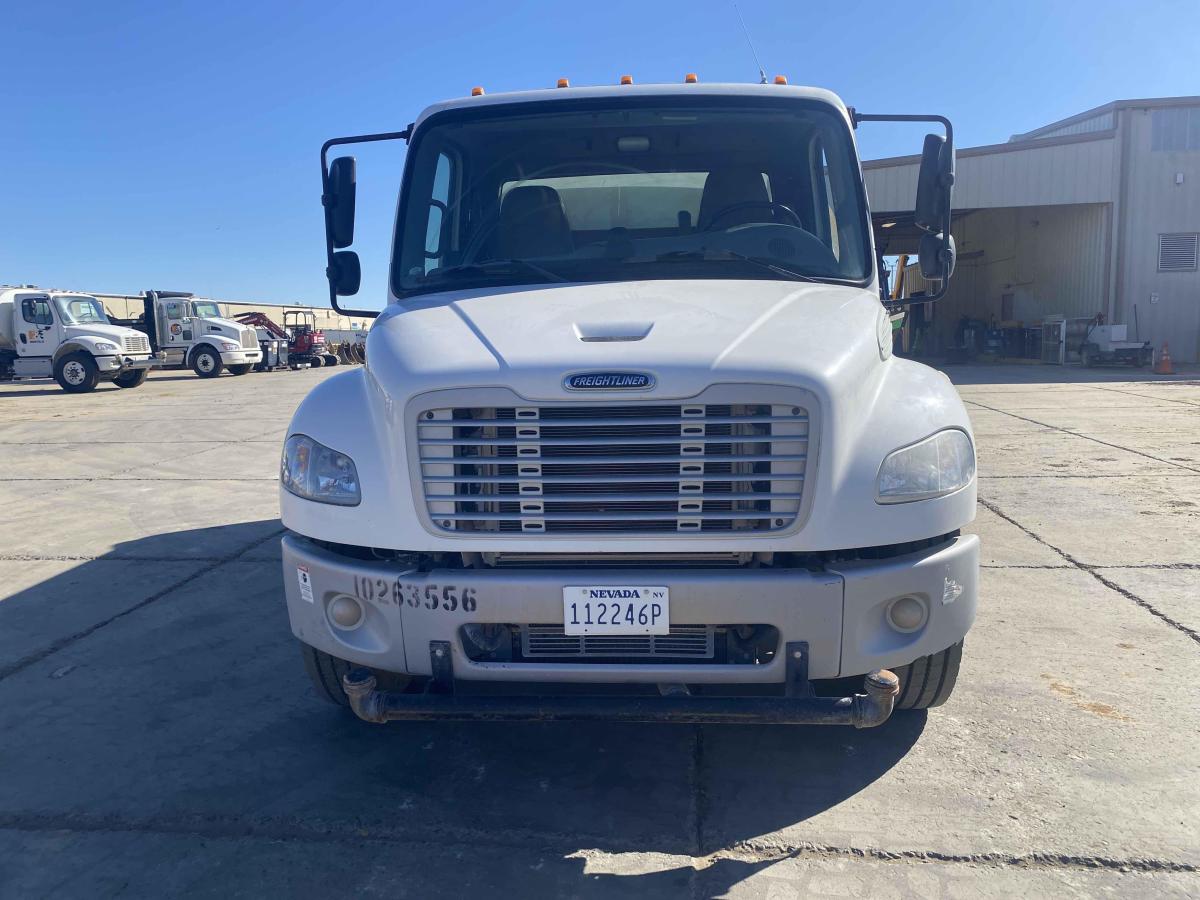 2019 Freightliner M2106