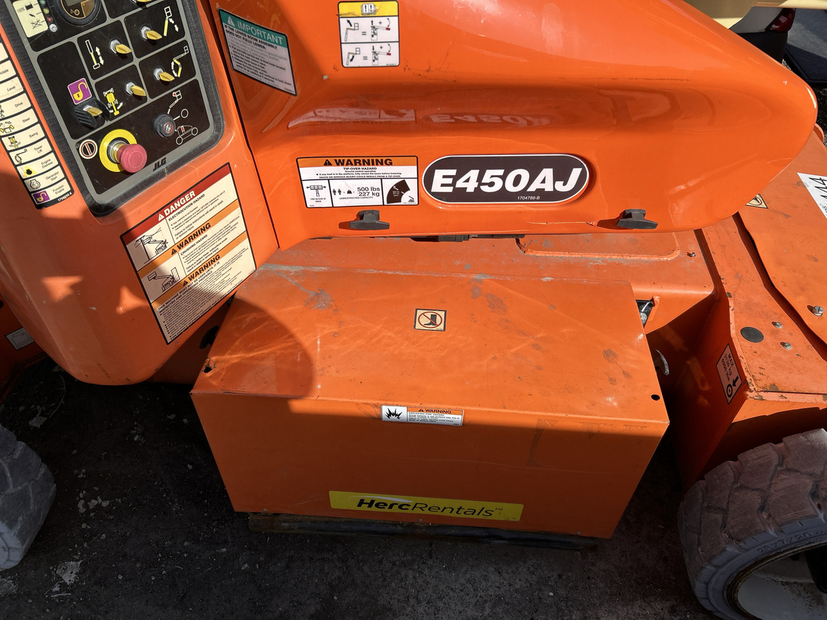 2018 JLG E450AJ-15