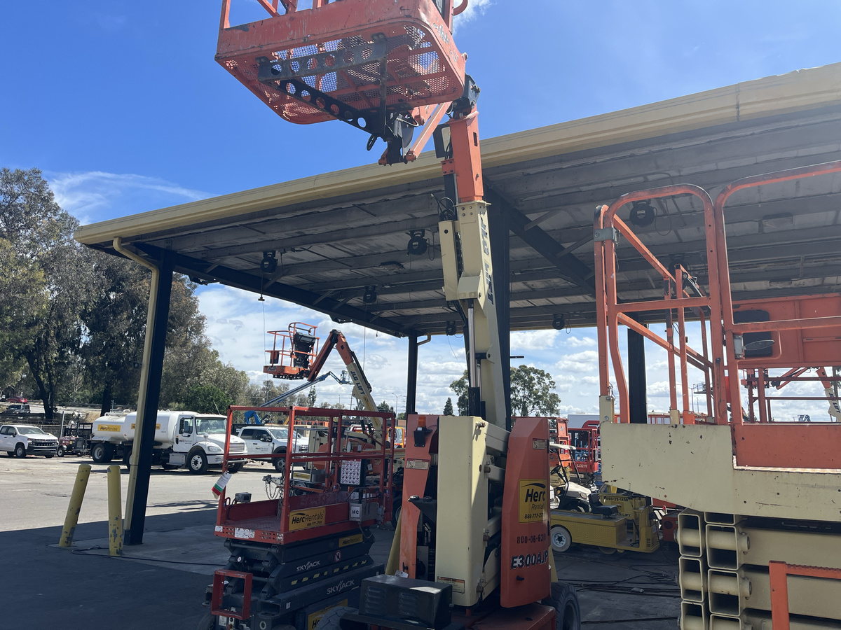 2015 JLG E300AJP-7