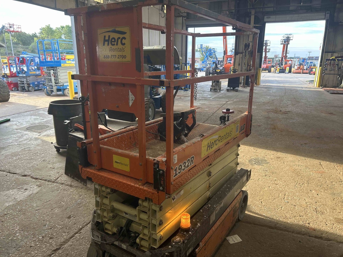 2018 JLG 1932R-2