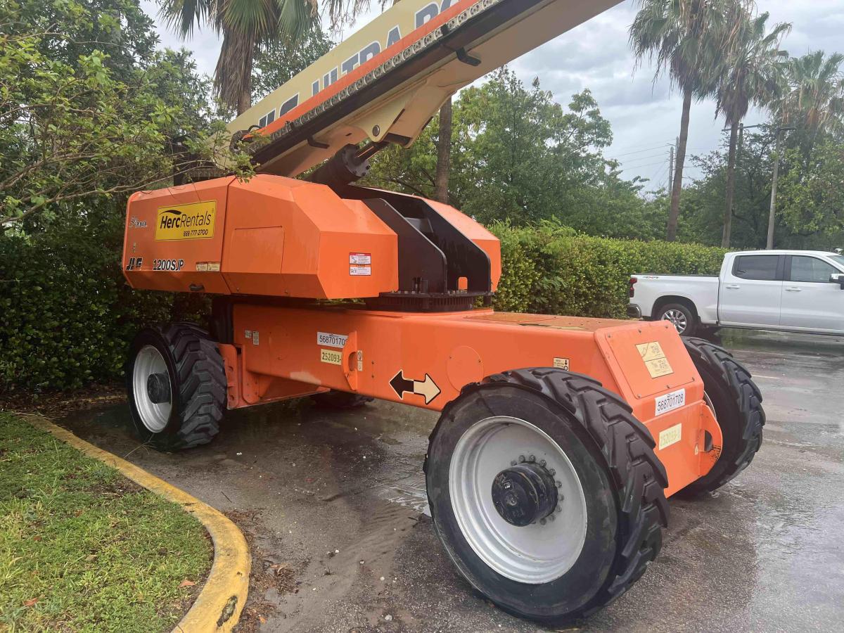 2018 JLG 1200SJP