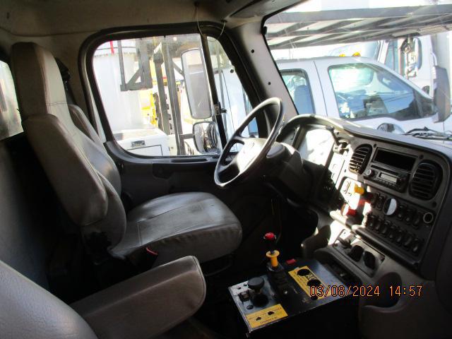 2016 Freightliner M2106