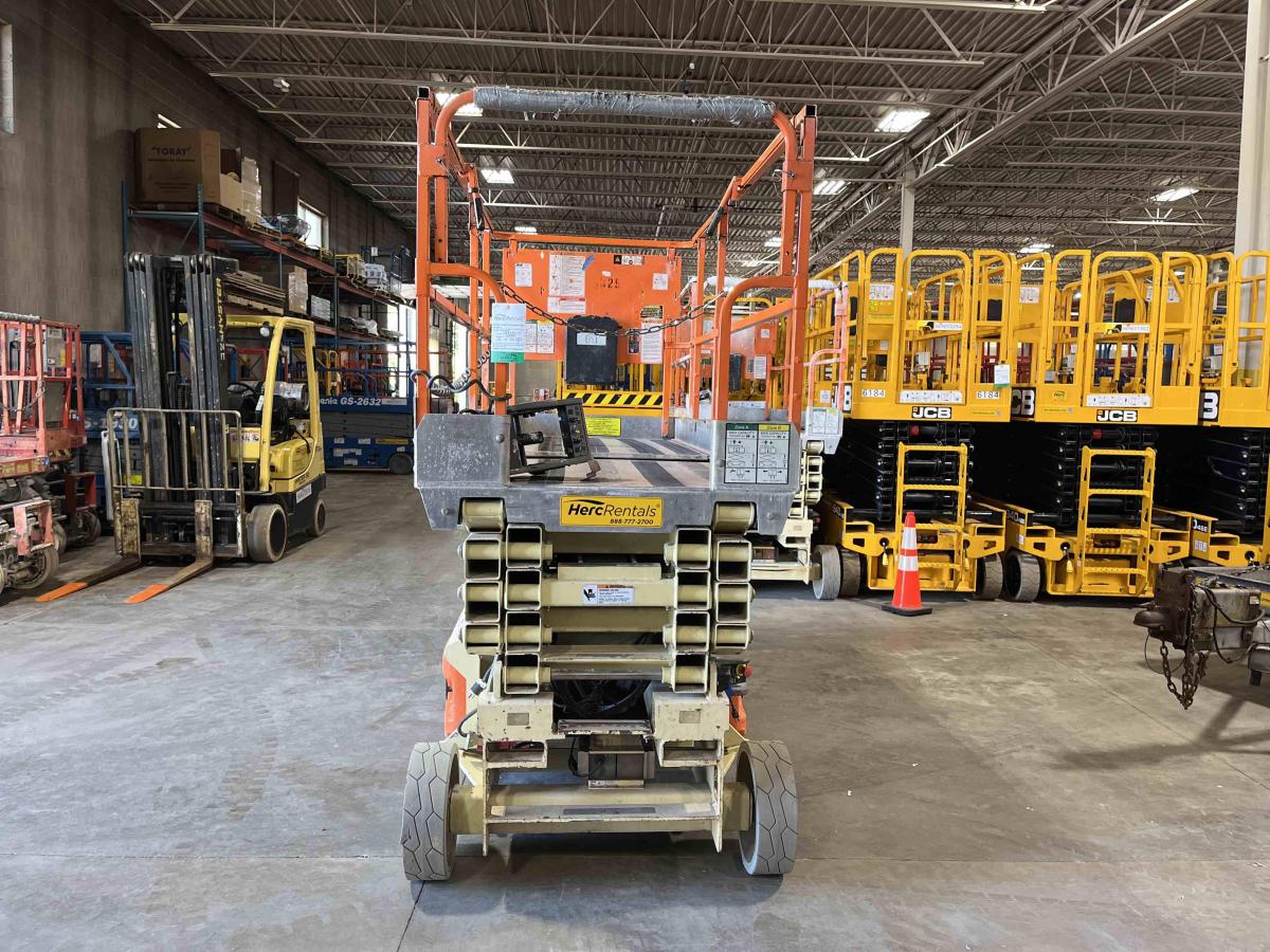 2012 JLG 3246ES