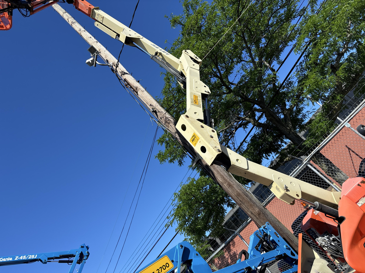 2016 JLG E400AJPN-2