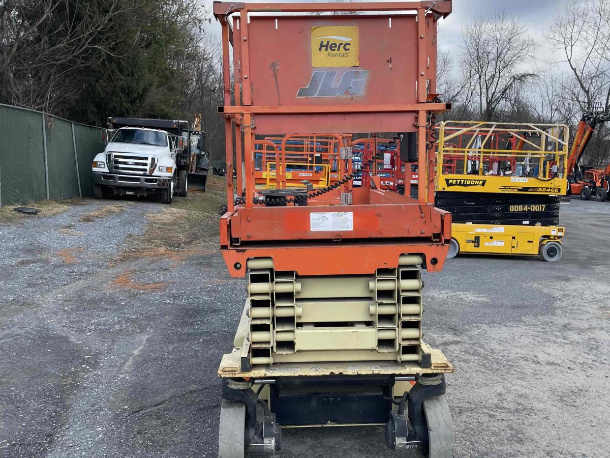 2017 JLG 3246ES