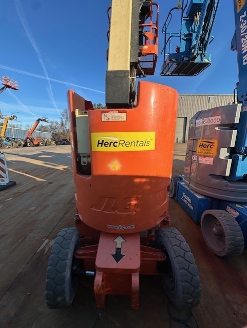2017 JLG E300AJP-6