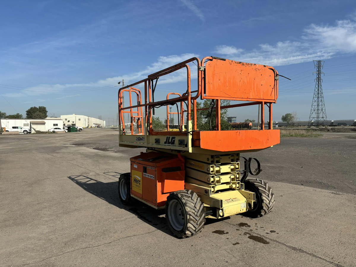 2017 JLG 260MRT-9