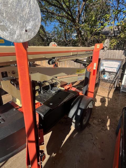 2017 JLG T500J