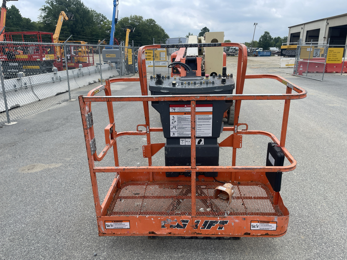 2016 JLG E450AJ-8
