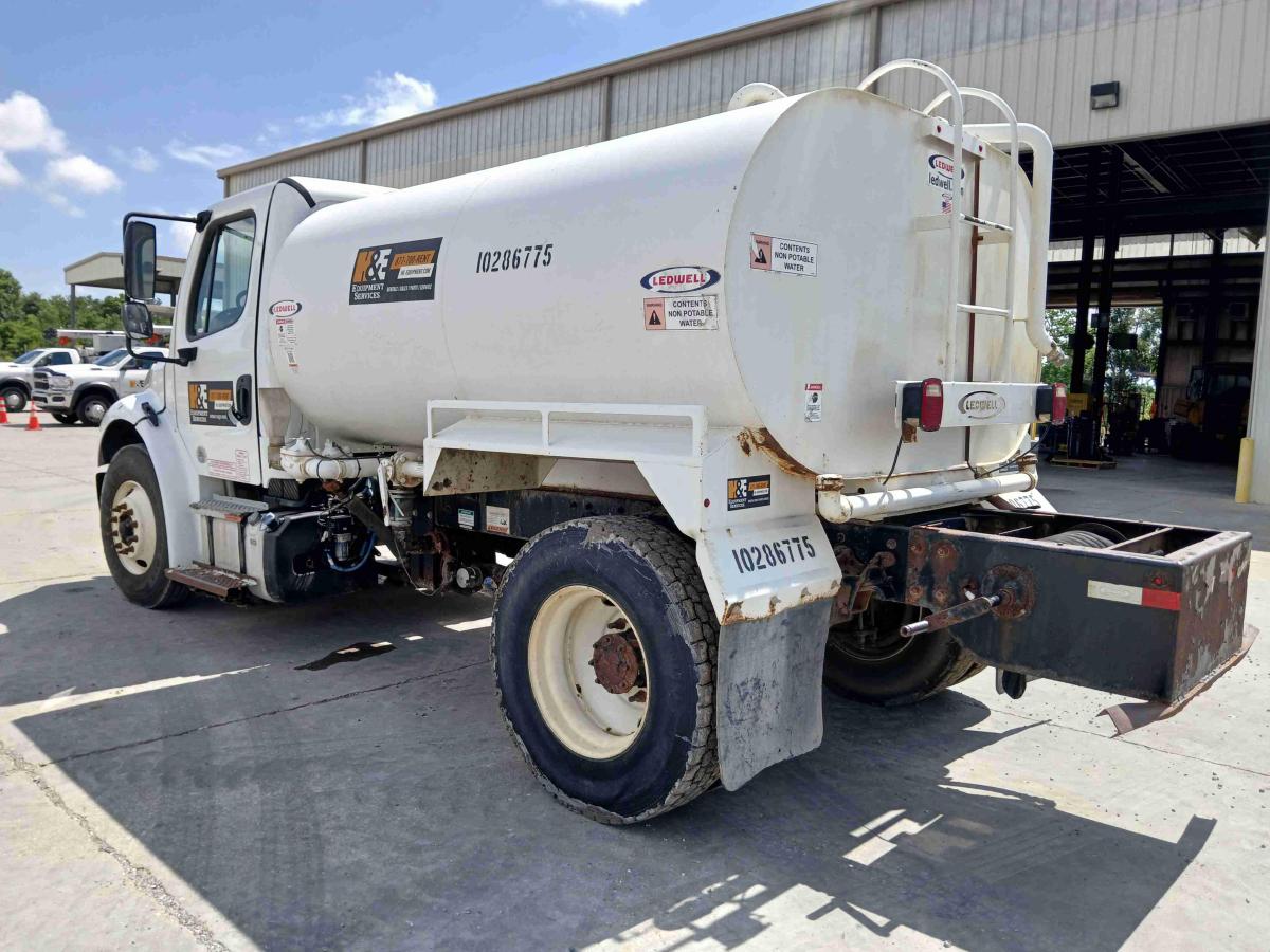 2019 Freightliner M2106-4