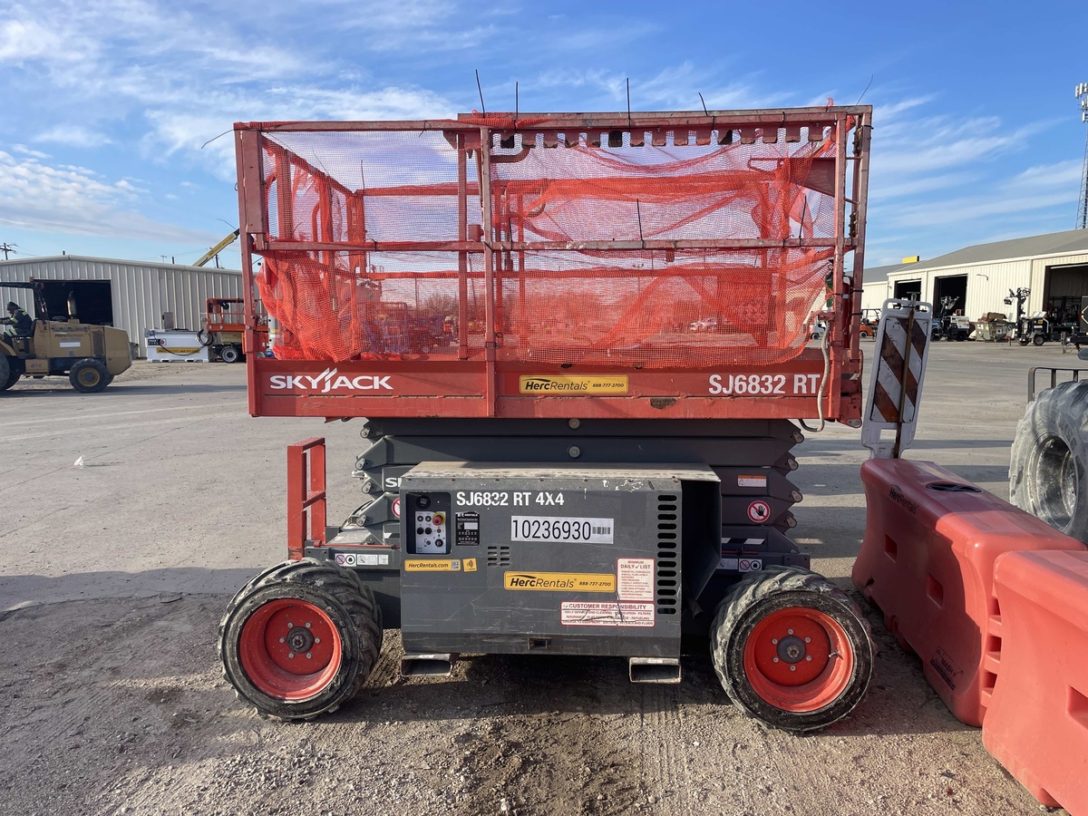 2018 Skyjack SJ-6832RT-5