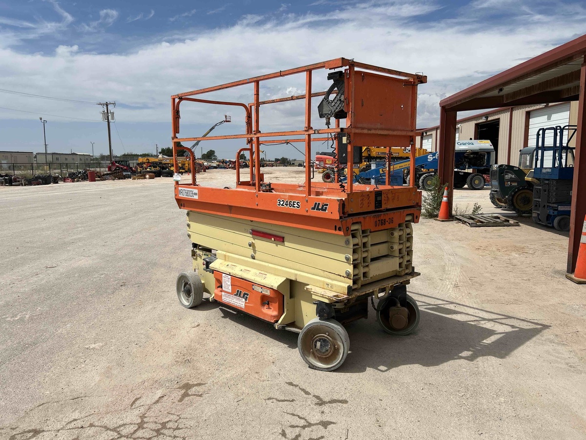 2018 JLG 3246ES-5