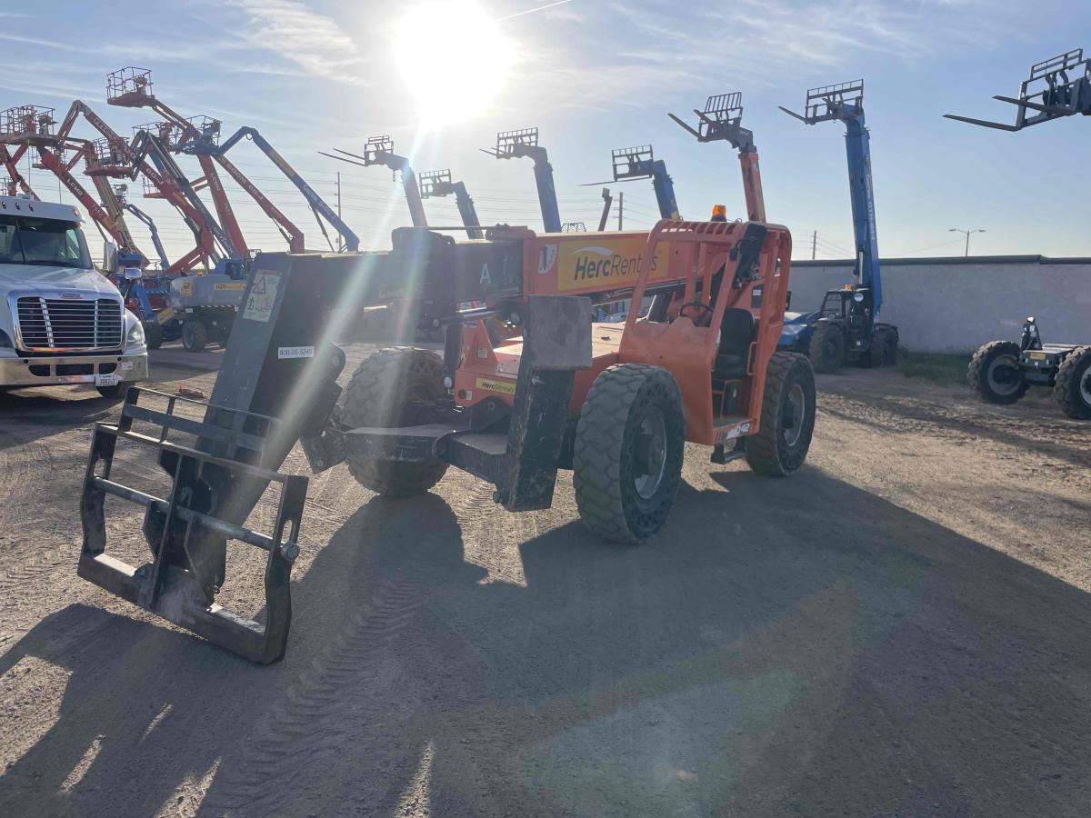 2019 SkyTrak 10042