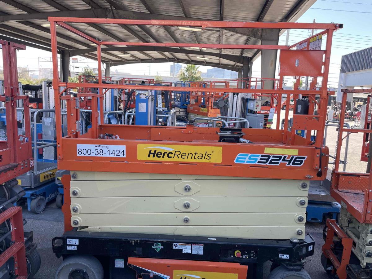 2017 JLG 2632ES