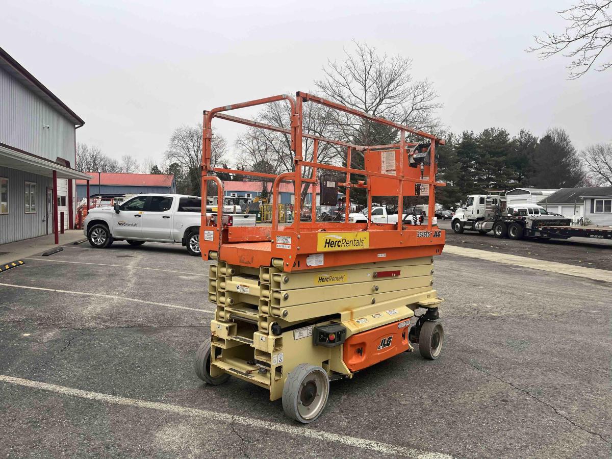 2017 JLG 2646ES-3