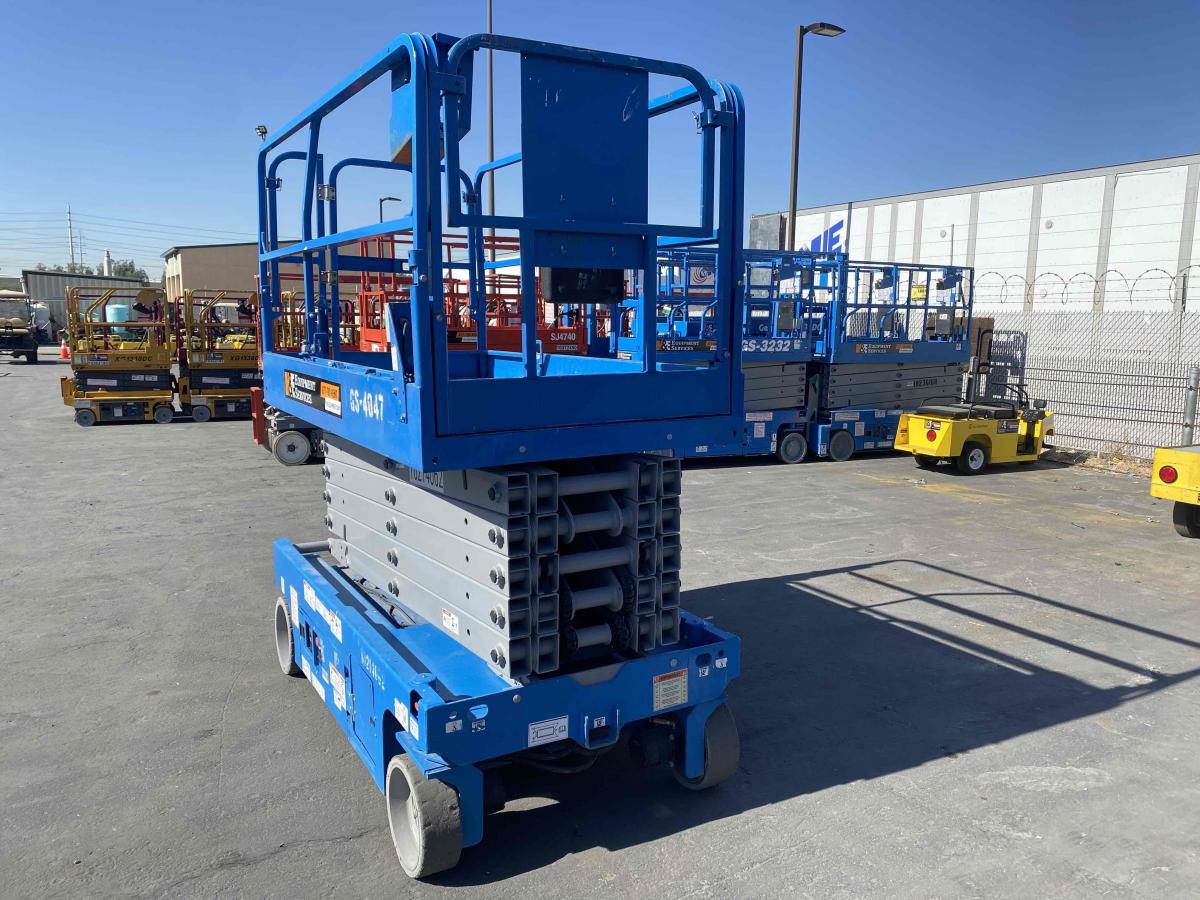 2017 Genie GS-4047