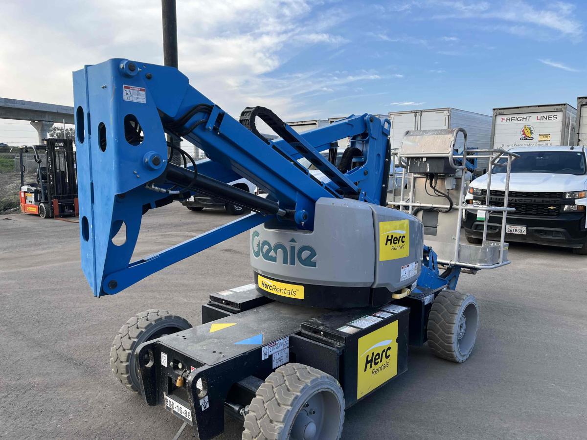 2017 Genie Z-33/18
