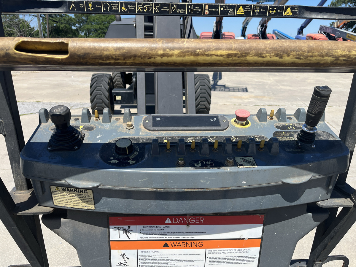 2018 JLG 800AJ-5