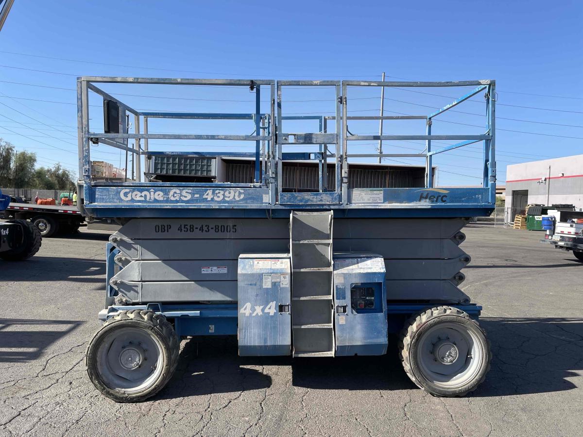 2007 Genie GS-4390 RT