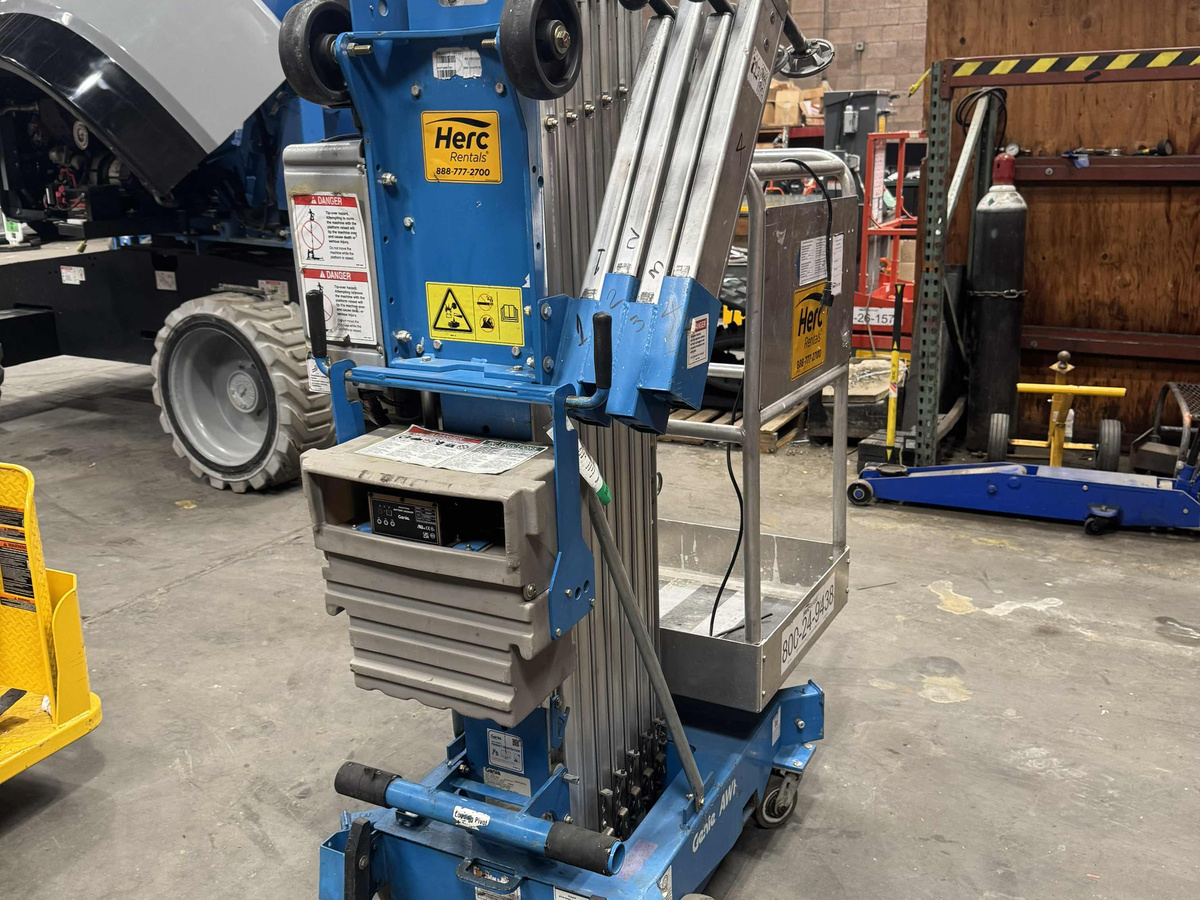 2019 Genie AWP-30S-2