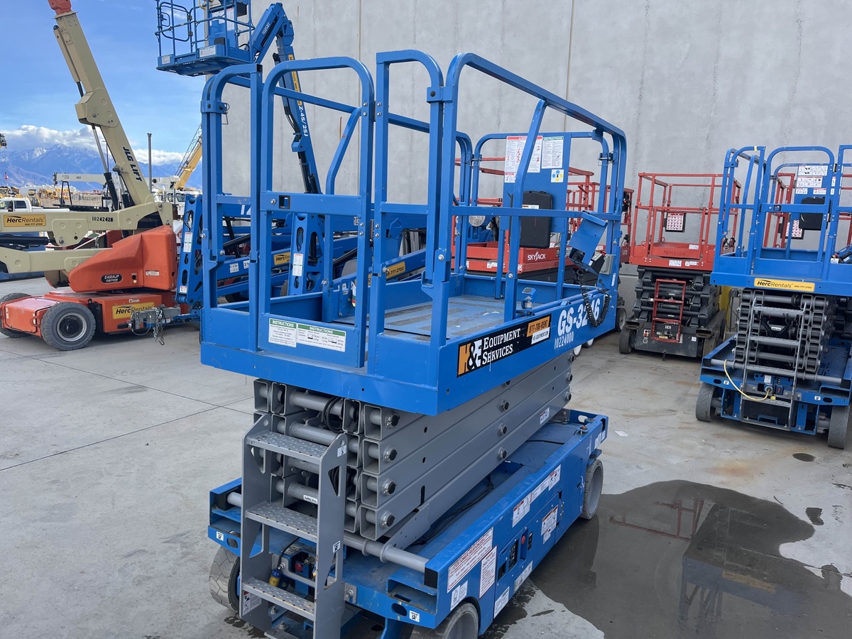 2017 Genie GS-3246-2