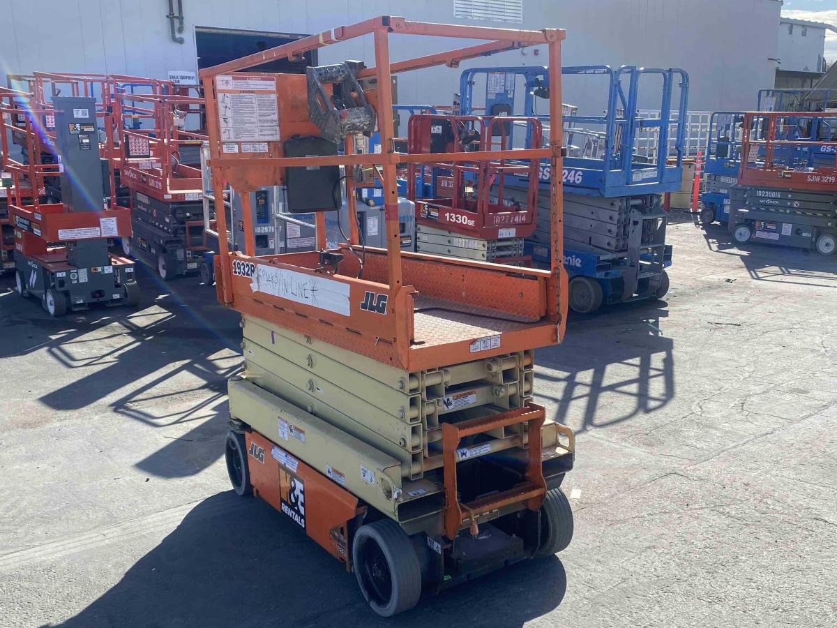 2017 JLG 1932R