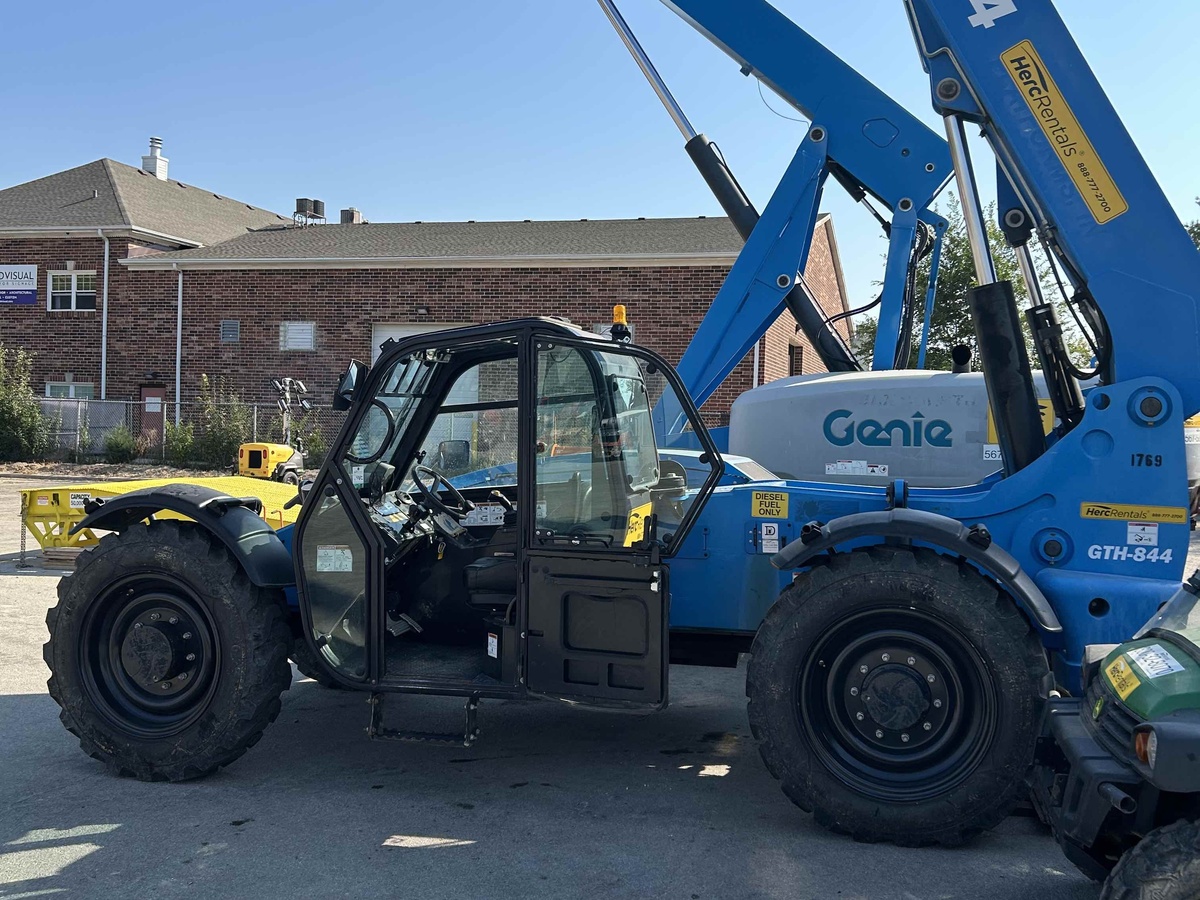 2018 Genie GTH 844-2