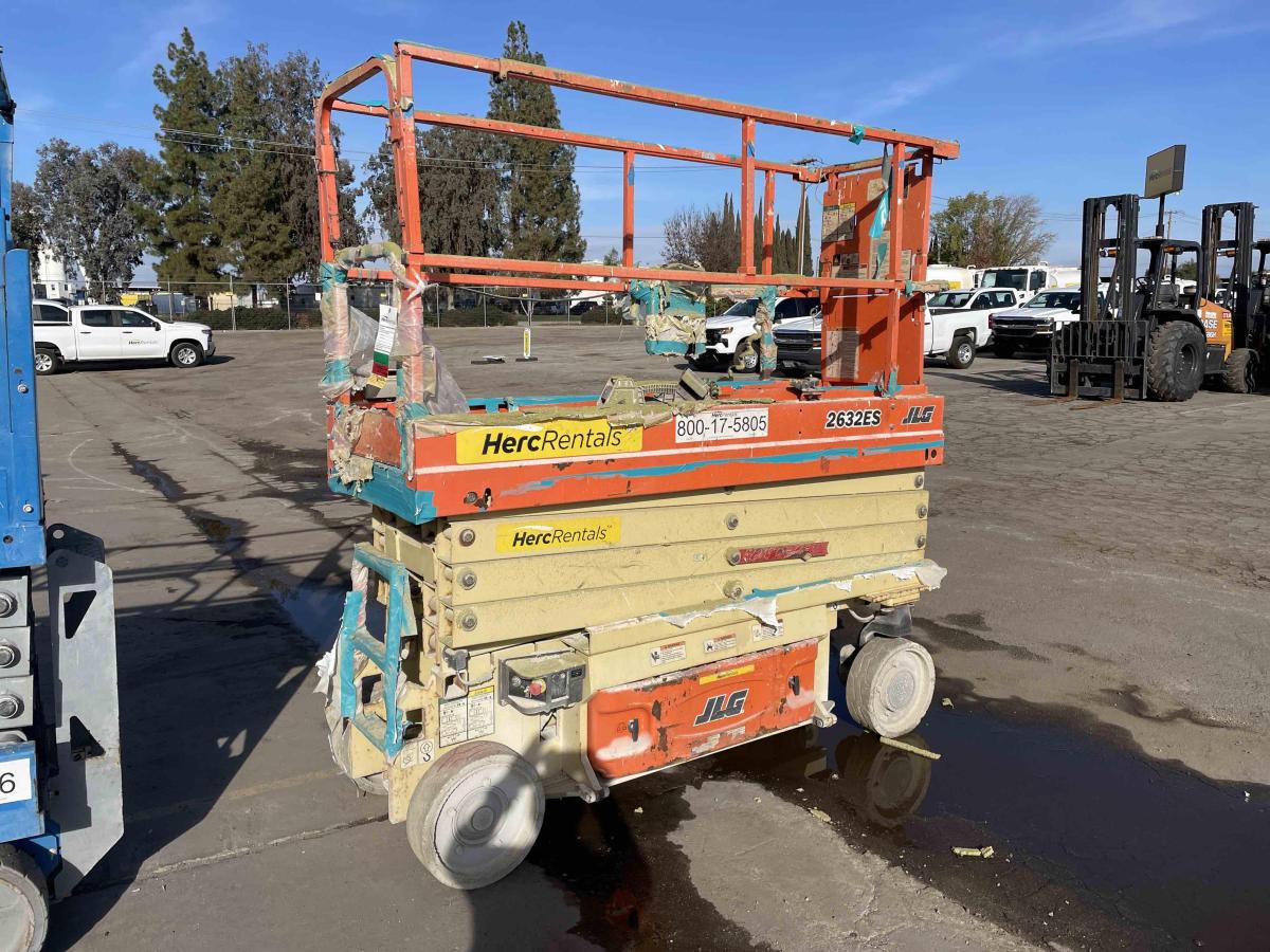 2017 JLG 2632ES