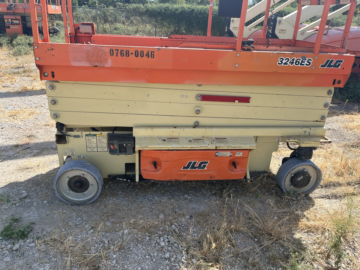 2018 JLG 3246ES-11