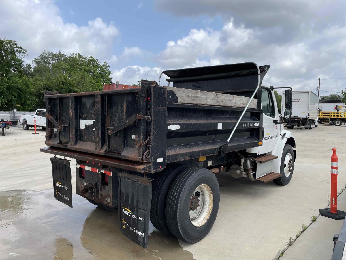 2015 Freightliner M2106