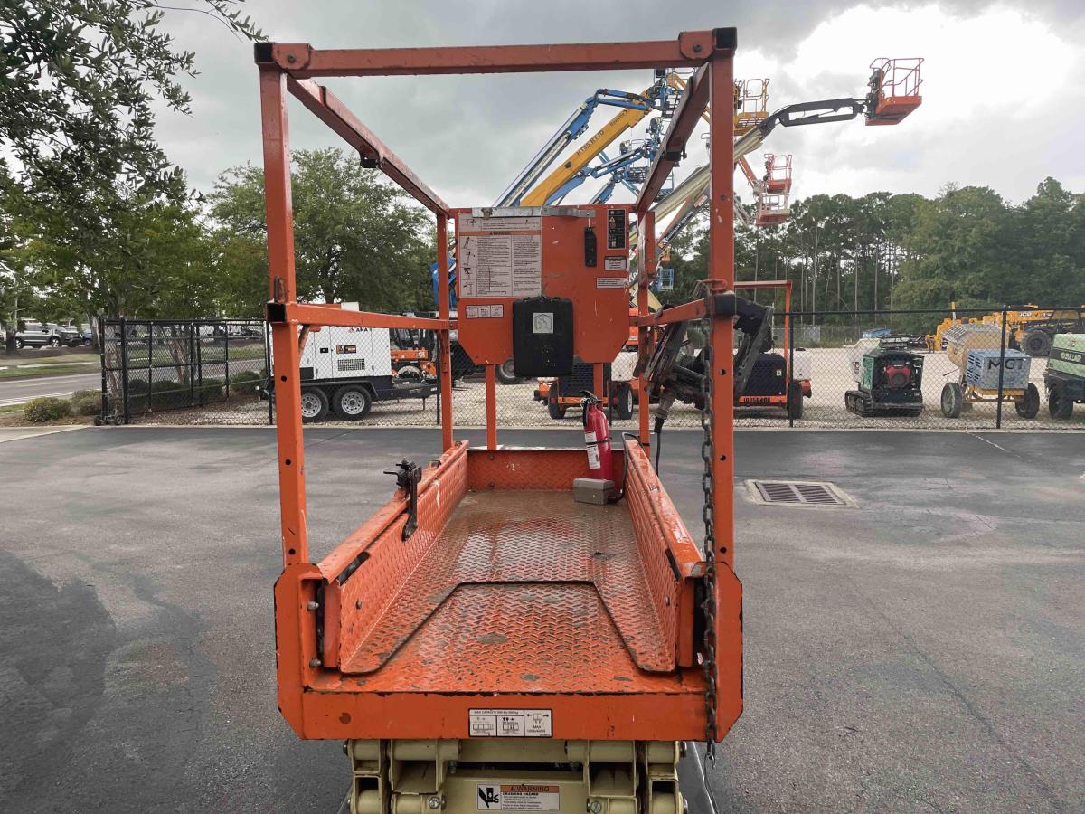 2017 JLG 1932R