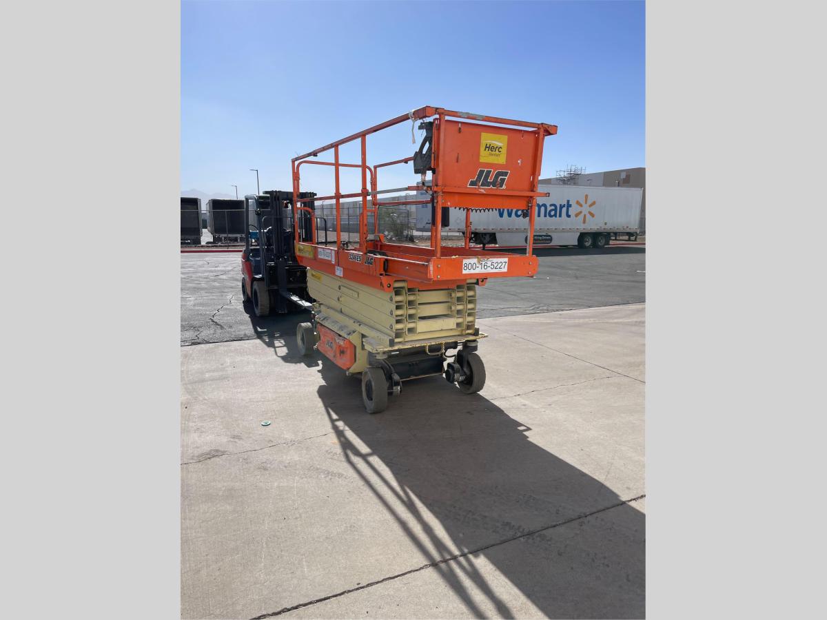 2017 JLG 3246ES