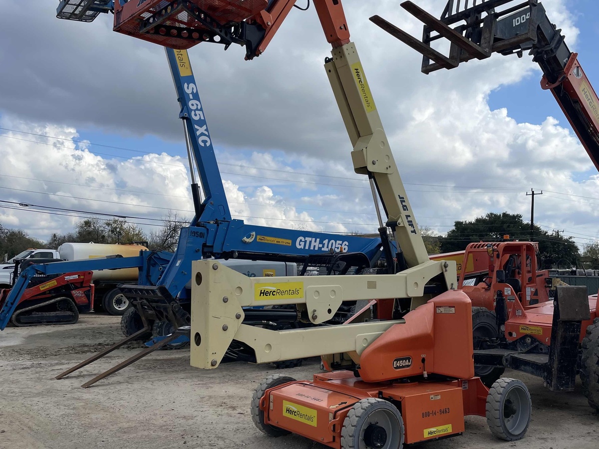 2017 JLG E450AJ-4