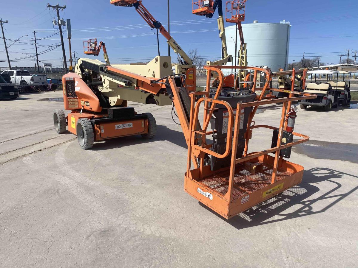 2015 JLG E450AJ