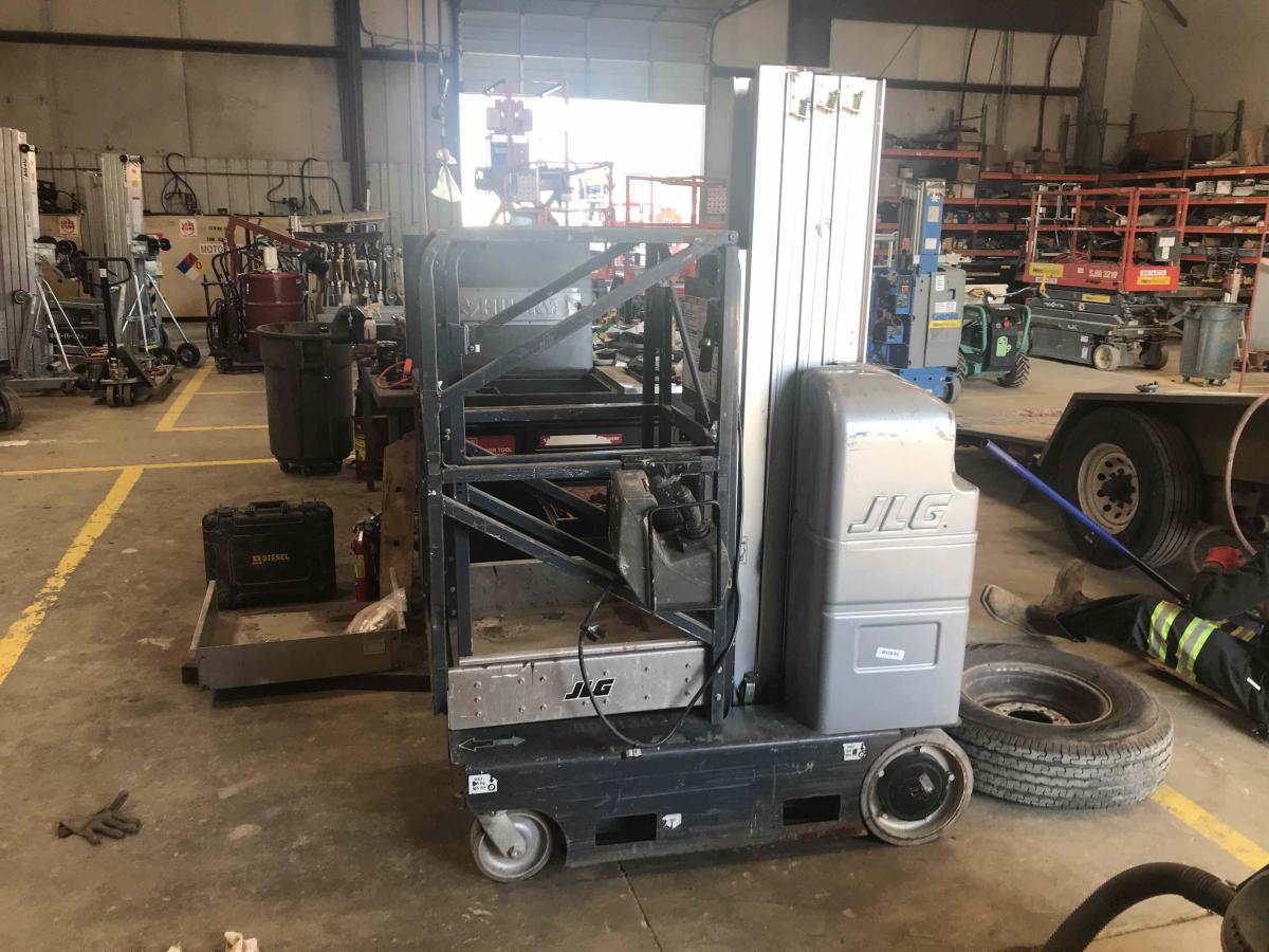 2017 JLG 20MVL