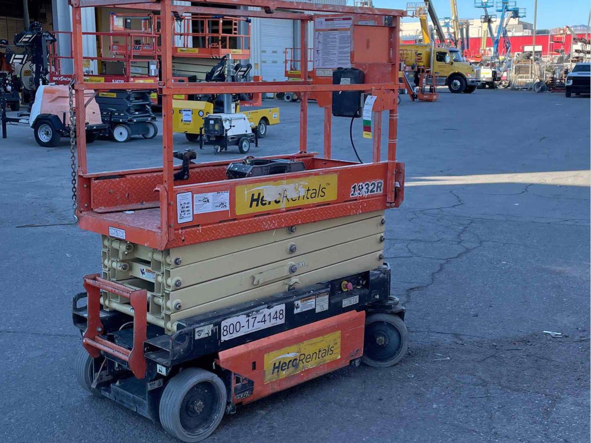2017 JLG 1932R