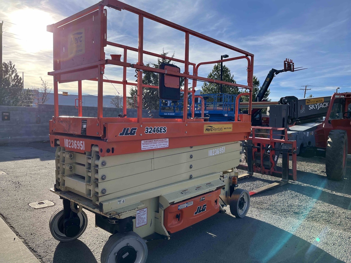 2018 JLG 3246ES-4
