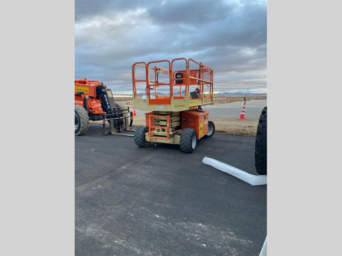 2017 JLG 260MRT-4