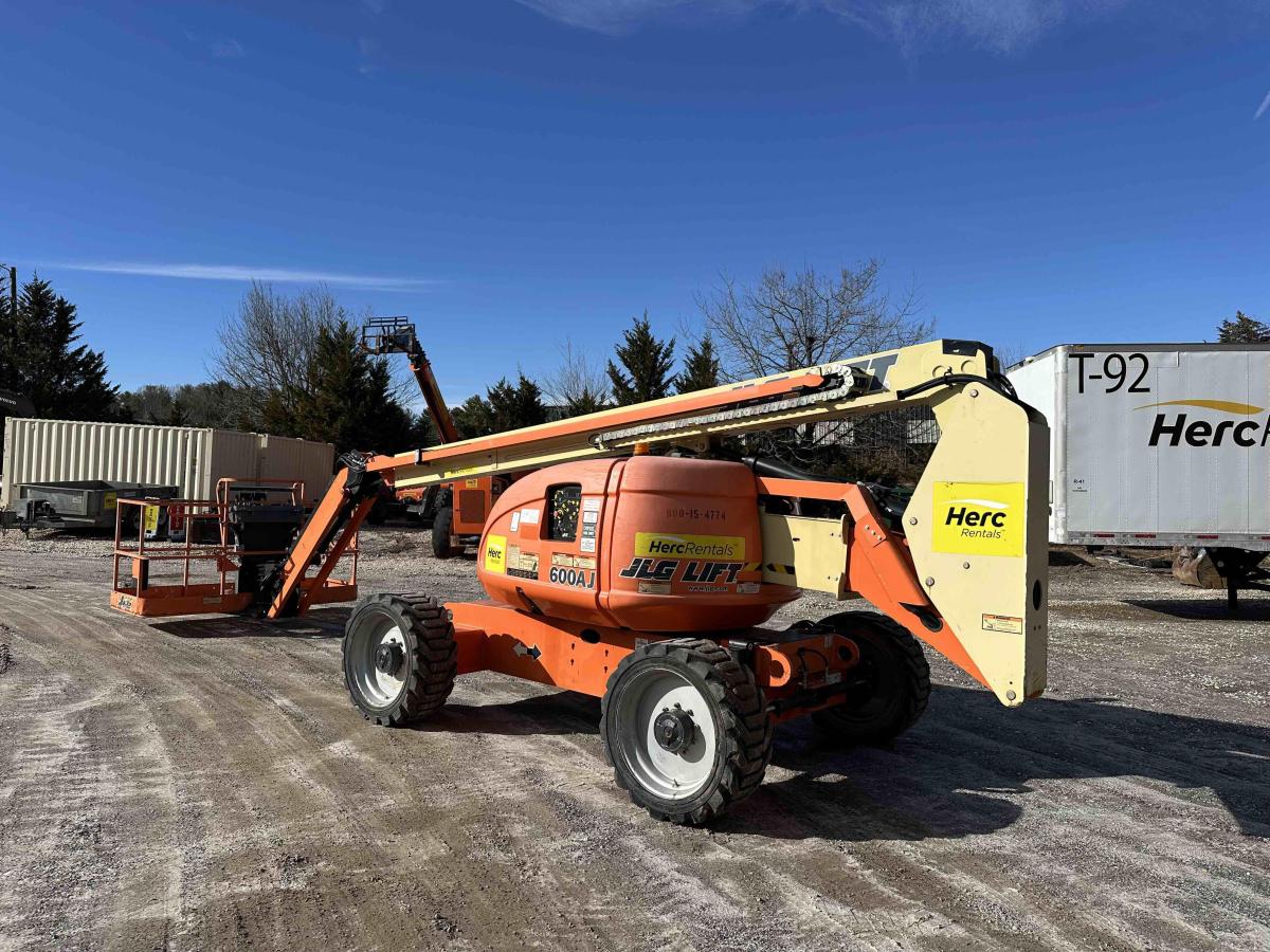 2017 JLG 600AJ