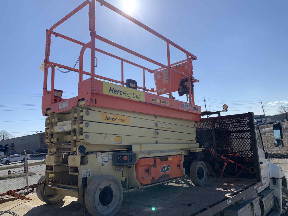 2017 JLG 2646ES