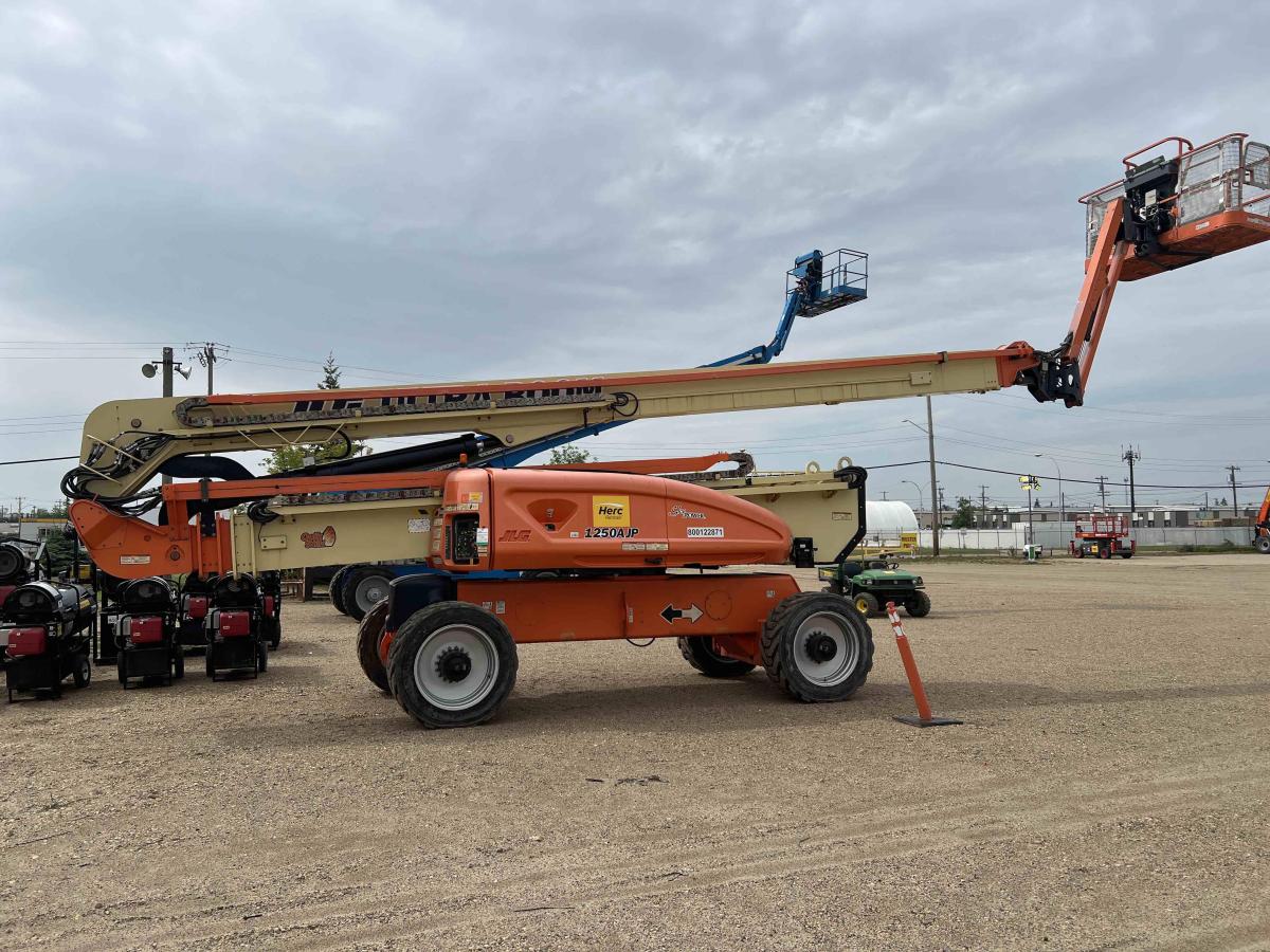 2016 JLG 1250AJP-4