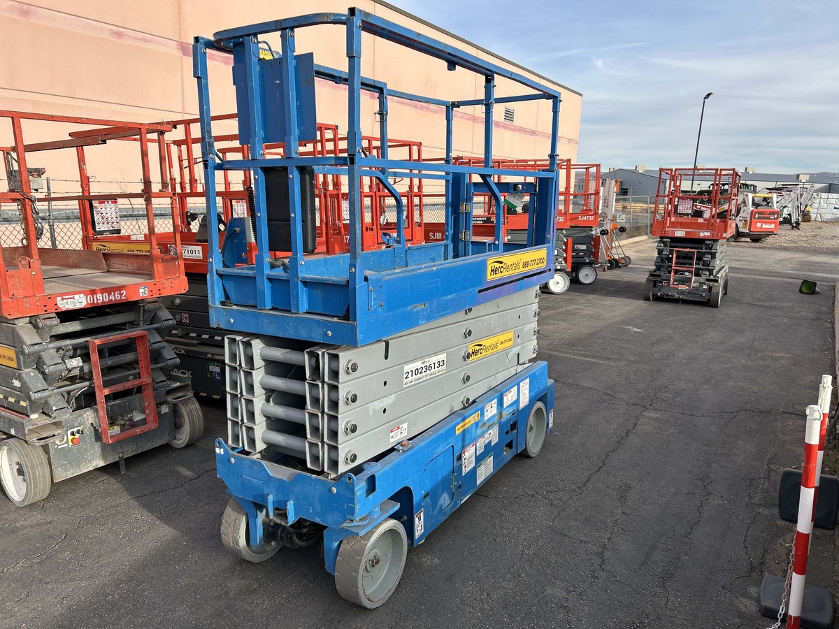 2017 Genie GS-3232-3