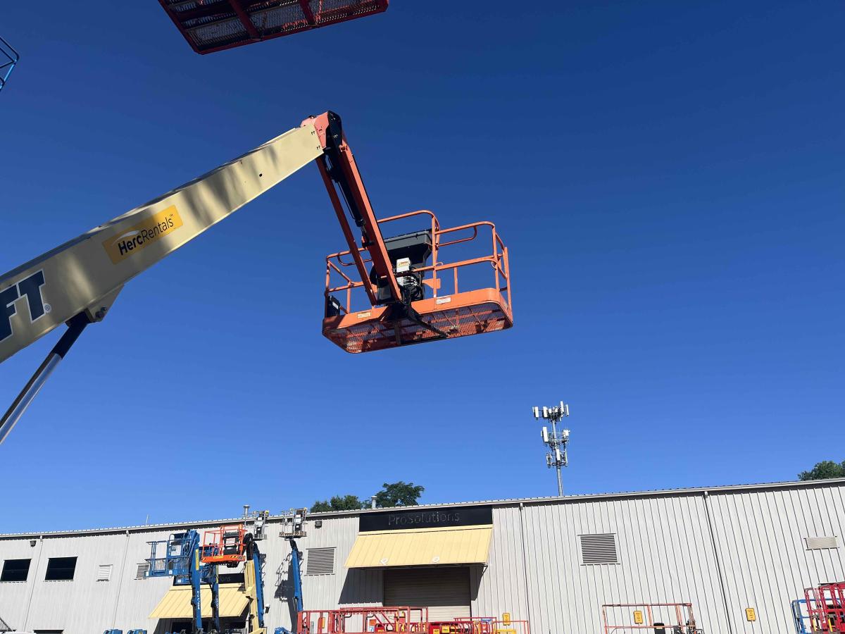 2015 JLG 600AJ